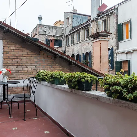 Rialto Bridge Big Apt With Lift By Lionhost-3