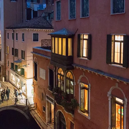 Rialto Bridge Big Apt With Lift By Lionhost-2