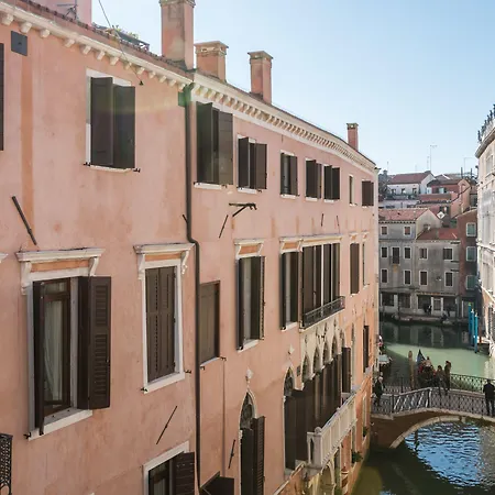 Rialto Bridge Big Apt With Lift By Lionhost-3